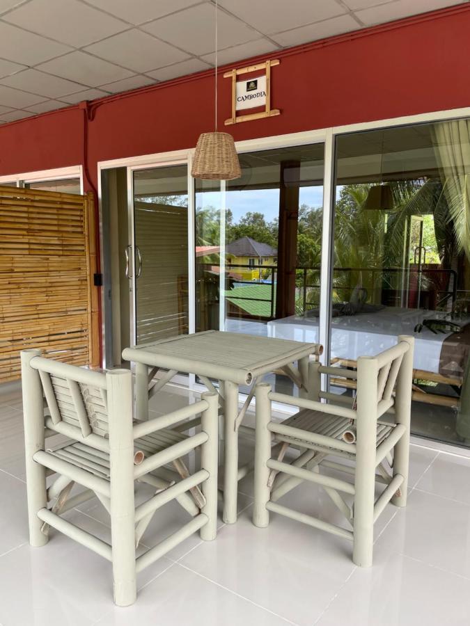 Mythai Guesthouse โฉลกหลำ ภายนอก รูปภาพ